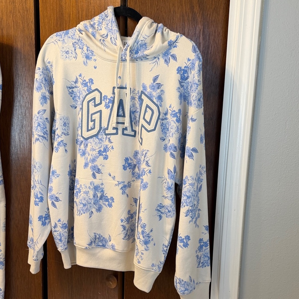GAP Women’s Sweat Set with Blue Floral Pattern - NWOT